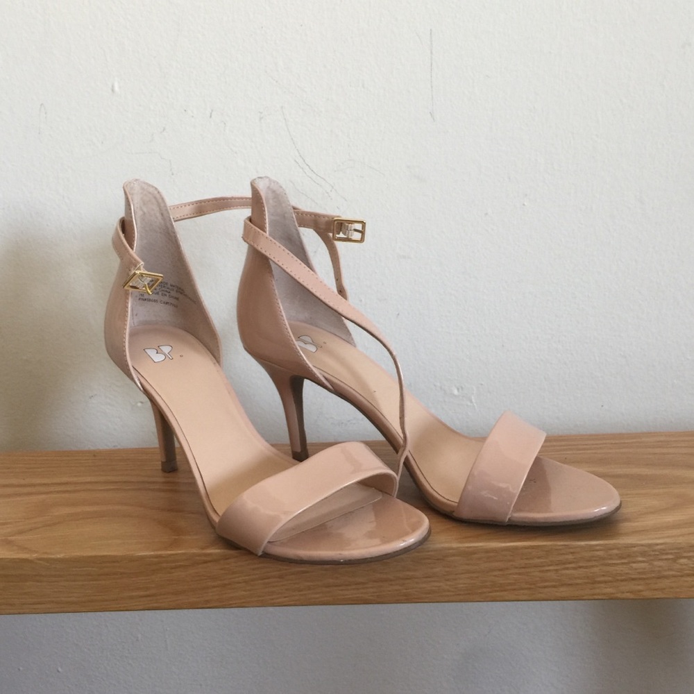 Minimal Nude heels